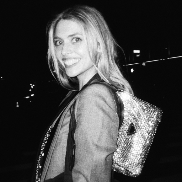 Meet your Posher, Taylor - Picture 1 of 1